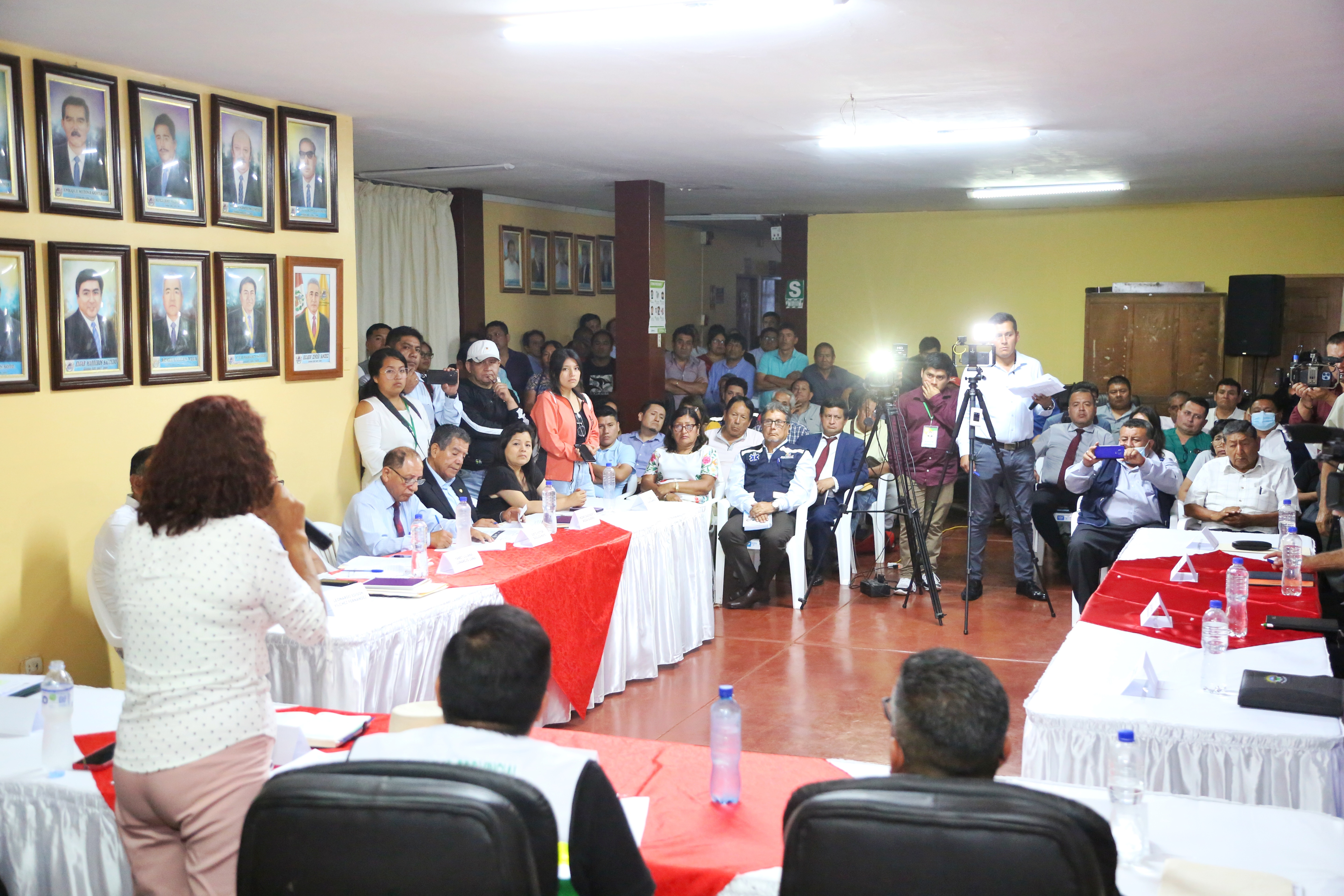 Gobernadora Rosa Vásquez y alcaldes construyen agenda de desarrollo para la provincia de Barranca