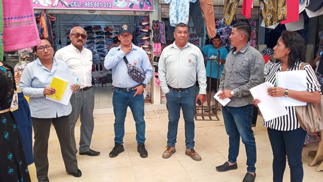 Regidores inspeccionan el Mercado Municipal