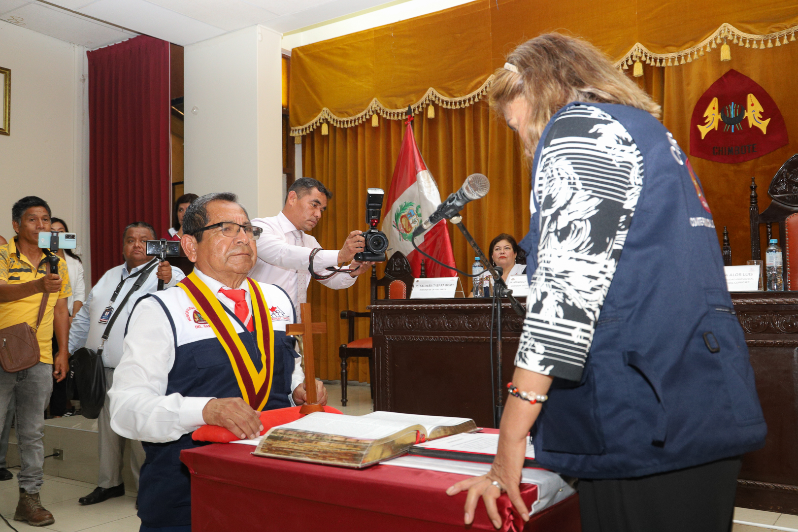 ING. LUIS GAMARRA JURAMENTA COMO NUEVO PRESIDENTE DEL COPROSEC EN EL AUDITORIO DE LA MPS