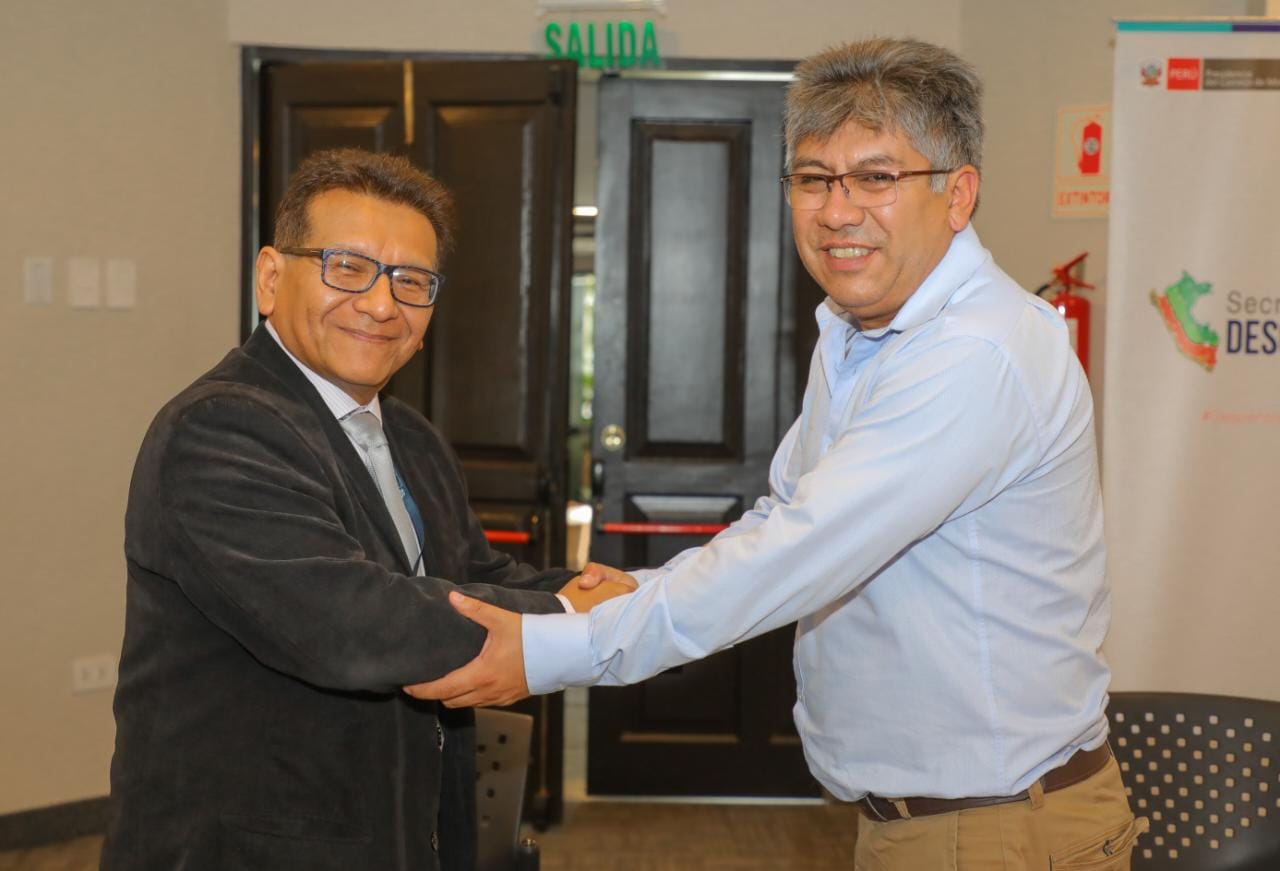 jpg del director ejecutivo de Pronatel y del gobernador regional de Cusco