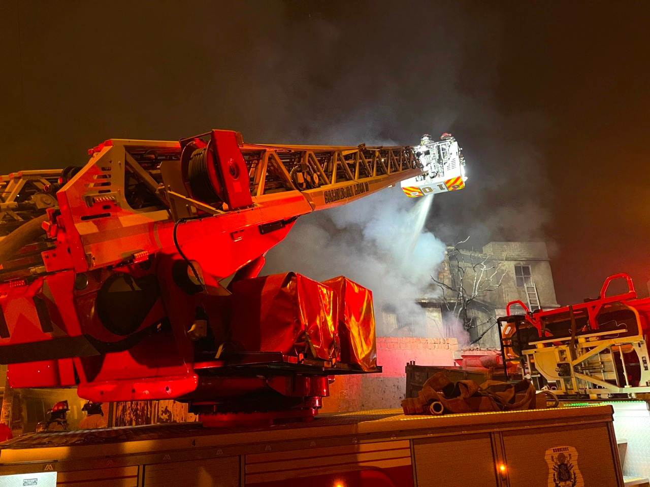 Alcalde atendió personalmente un incendio en plena noche de año nuevo