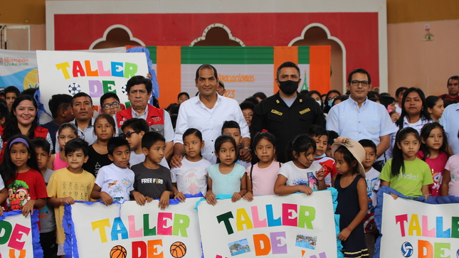 Autoridades locales trabajan juntos por una buena convivencia escolar.