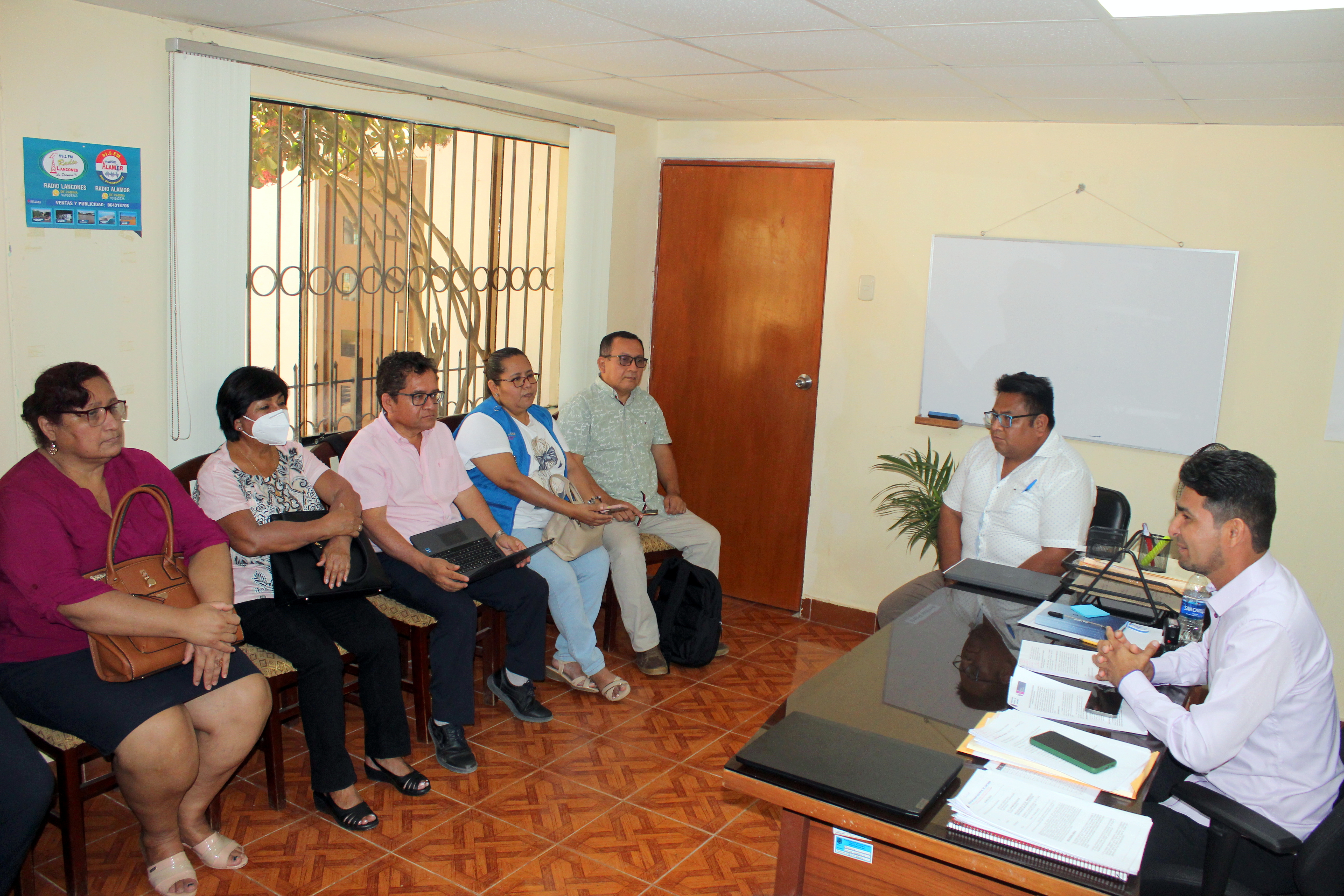 En reunión con el alcalde.