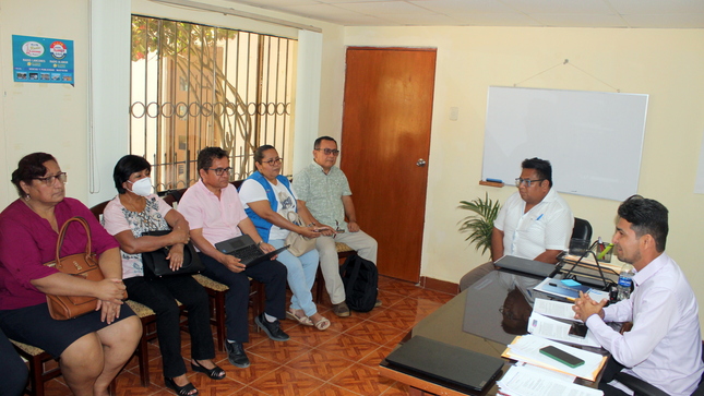 En reunión con el alcalde.