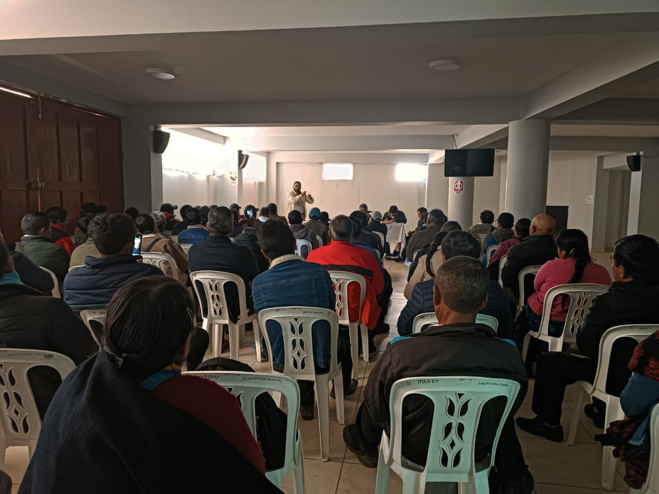 Alcalde distrital de Chugay, Sandro Rodríguez Arteaga, se reunió esta mañana con los Integrantes de la organización UNION CRISTIANA en el auditorio del palacio municipal.