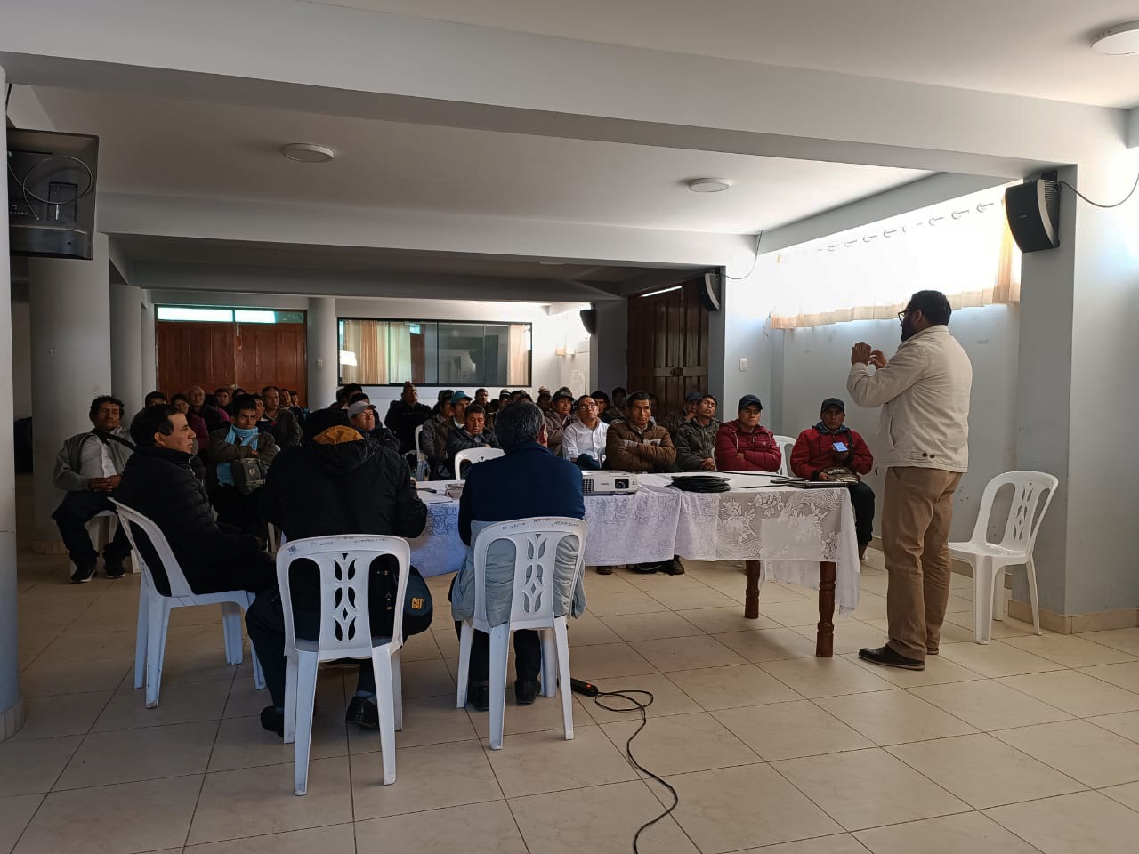 Alcalde distrital de Chugay, Sandro Rodríguez Arteaga, se reunió esta mañana con los Integrantes de la organización UNION CRISTIANA en el auditorio del palacio municipal.