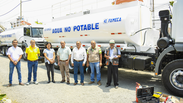 Funcionarios de la GRALL junto a maquinaria adquirida