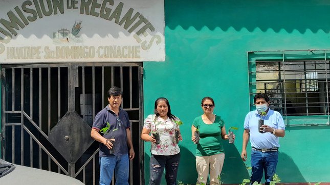 Entrega de plantones de maracuyá