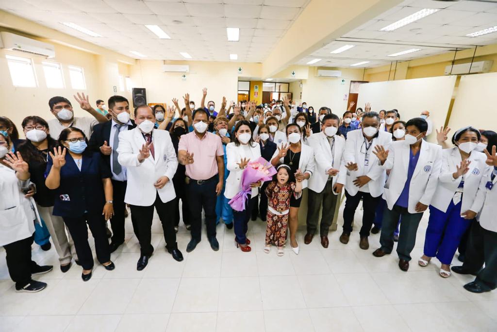Visita de la ministra de Salud, Rosa Gutiérrez, al Hospital de Emergencias Pediátricas.