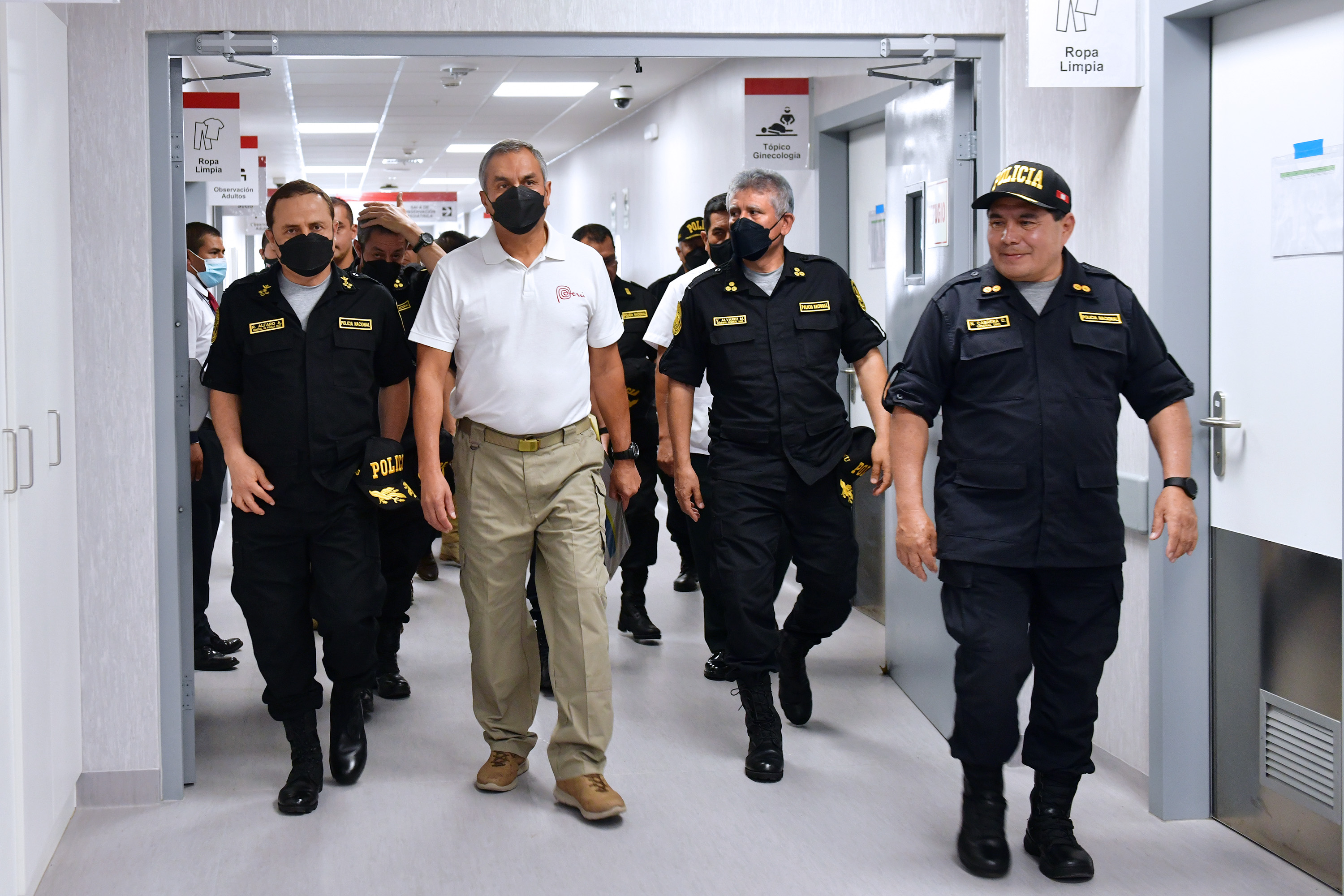 Ministro Vicente Romero reitera su respaldo total a las fuerzas del orden