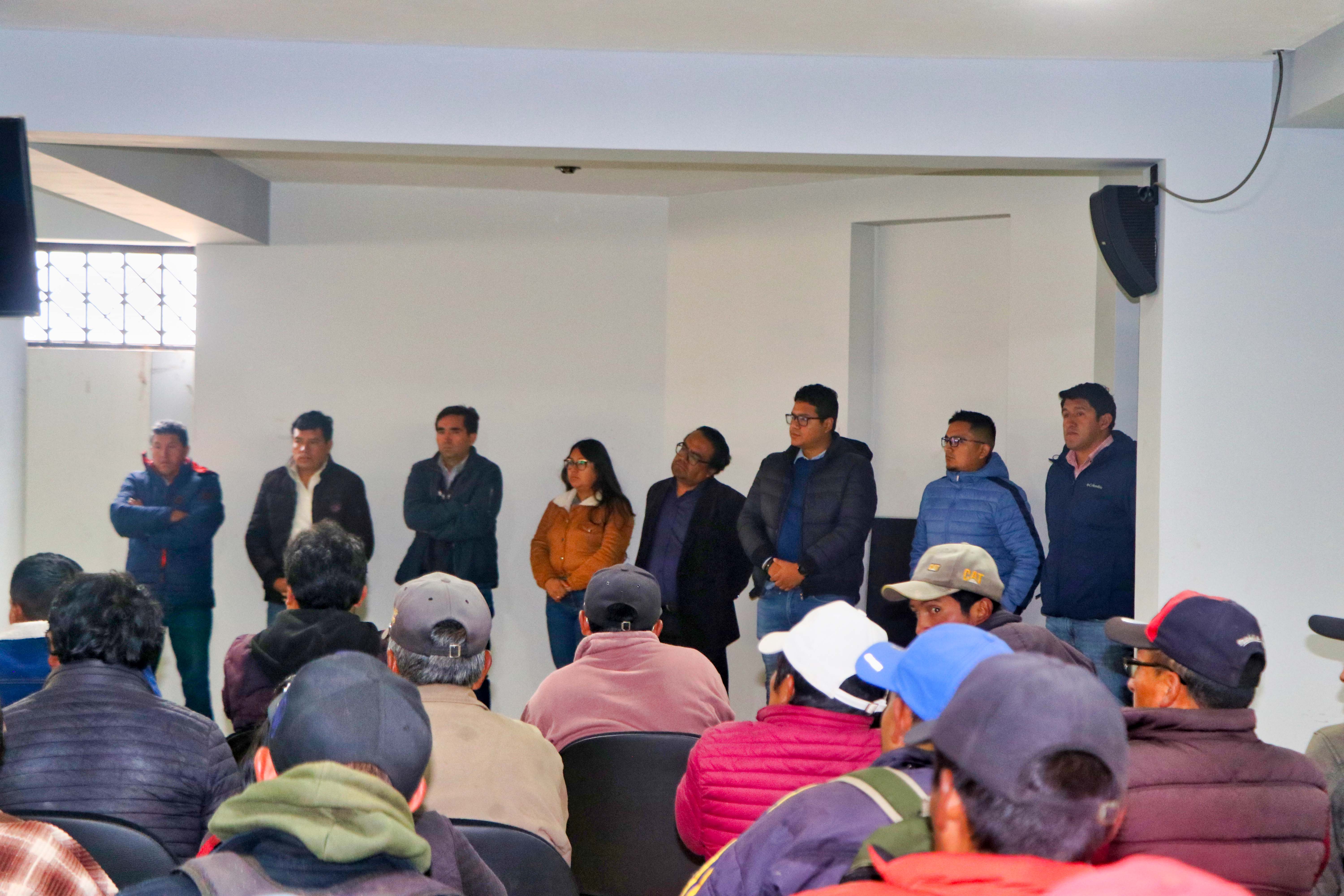 La máxima autoridad distrital de chugay, Sandro Rodríguez, sostuvo una reunión de trabajo con los agentes municipales, tenientes gobernadores y  alcaldes de los 5 centros poblados del distrito de chugay, a fin de informar el estado situcional del municipio.