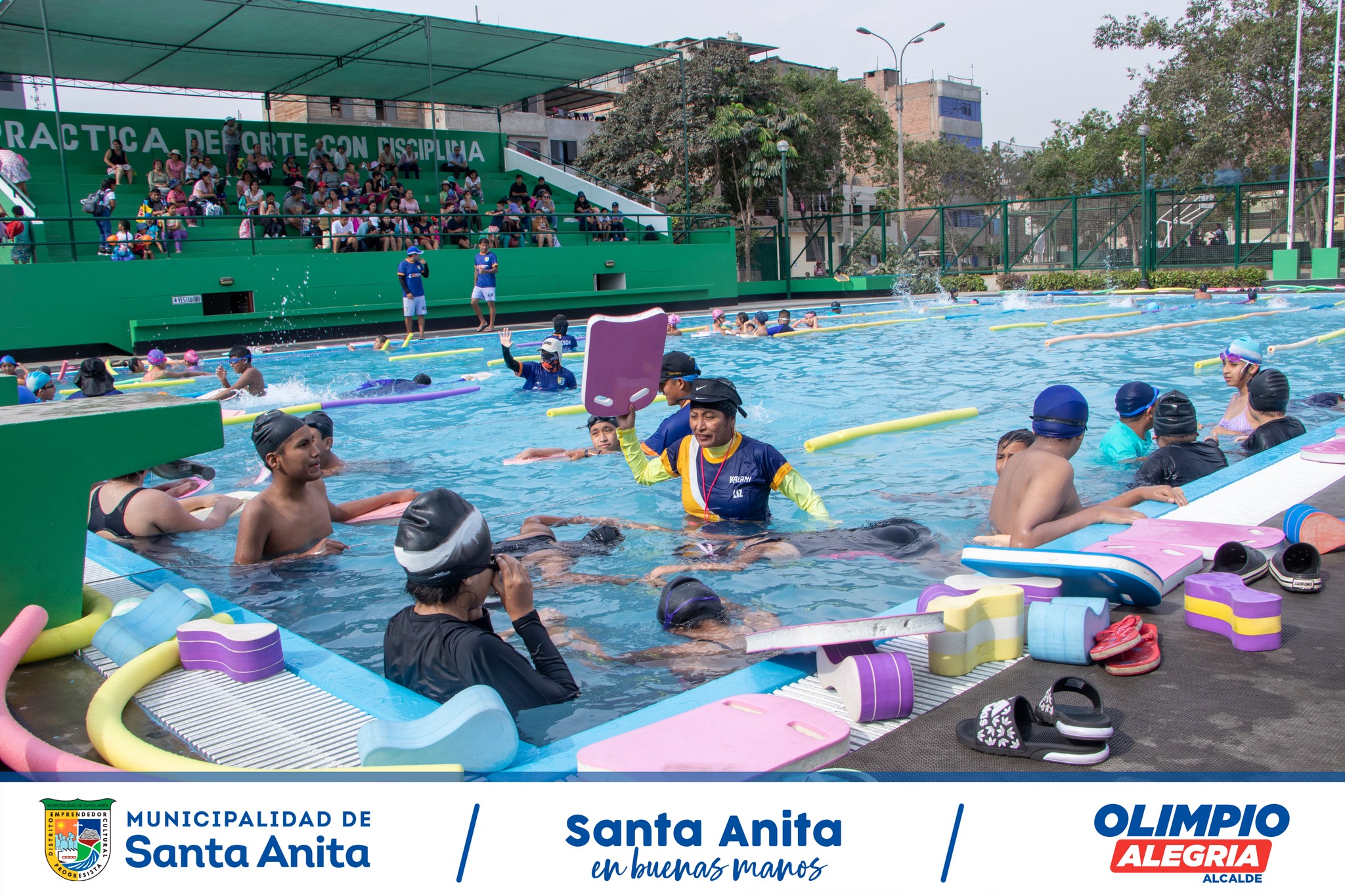 Nuestro taller de natación es un éxito y se ve reflejado en la alegría de nuestros niños #santanitenses liderado por nuestro alcalde Olimpio Alegría.