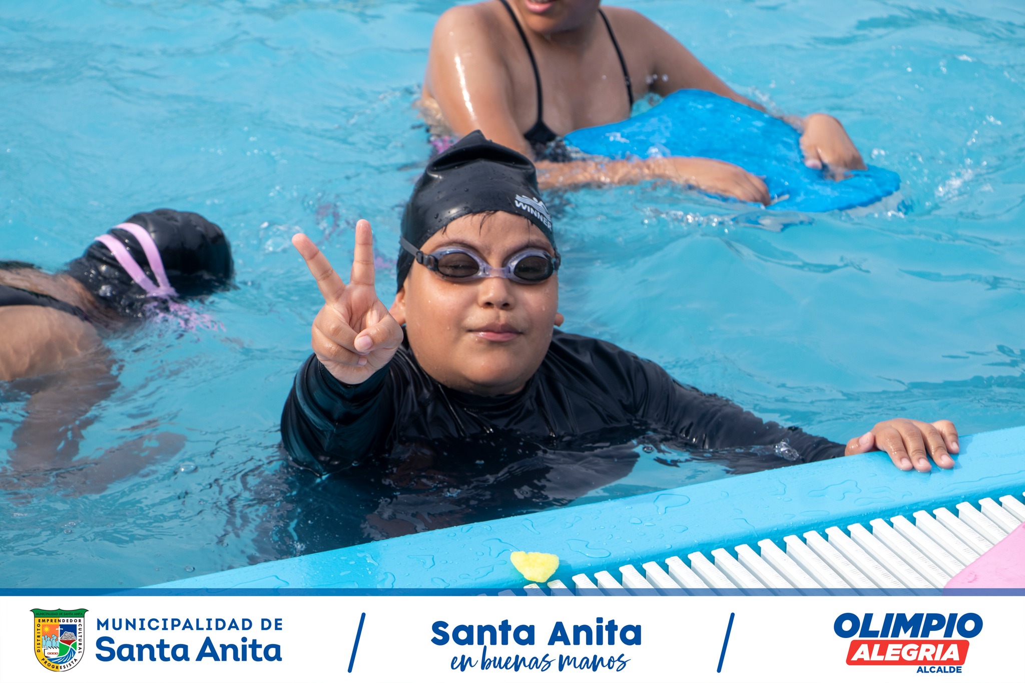 Nuestro taller de natación es un éxito y se ve reflejado en la alegría de nuestros niños #santanitenses liderado por nuestro alcalde Olimpio Alegría.