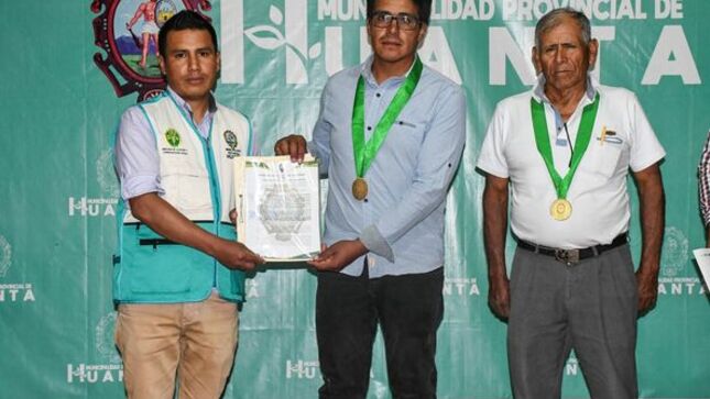 Entrega de  Ordenanzas de Adecuación a Municipalidades de  Centros Poblados del Distrito de Iguain