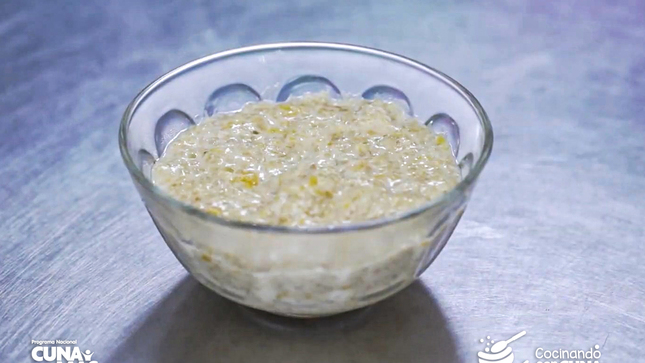 Cocinando con Cuna Mas mazamorra de quinua con leche y mango