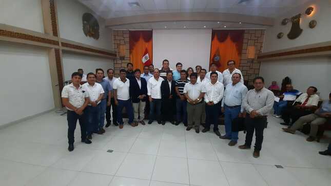 Reunión convocada por el gobernador regional de Lambayeque, Jorge Pérez Flores
