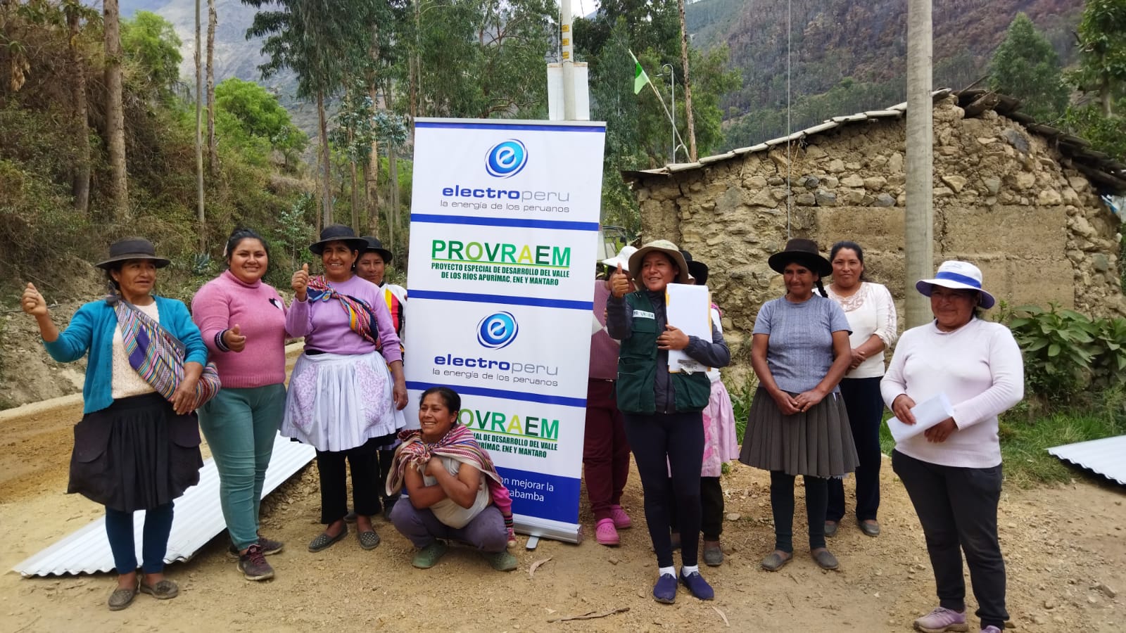 ELECTROPERU instala galpones para familias de Colcabamba – Huancavelica