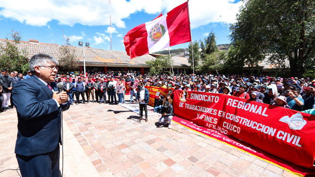 Gobernador regional de Cusco expone frente al Sindicato de Trabajadores de Construcción Civil