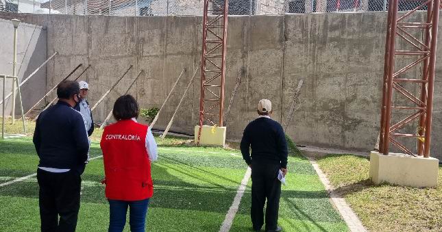 Contraloría alerta riesgo de colapso de muro de contención de complejo deportivo Tío Grande