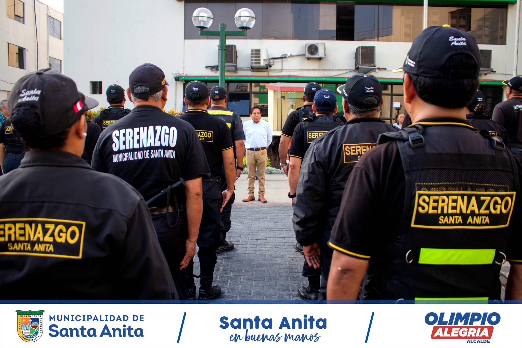 Nuestro alcalde #OlimpioAlegría reconoce la buena labor del personal de #Serenazgo al haber participado en la captura de presuntos delincuentes que perturbaban la paz de nuestros vecinos #Santanitenses