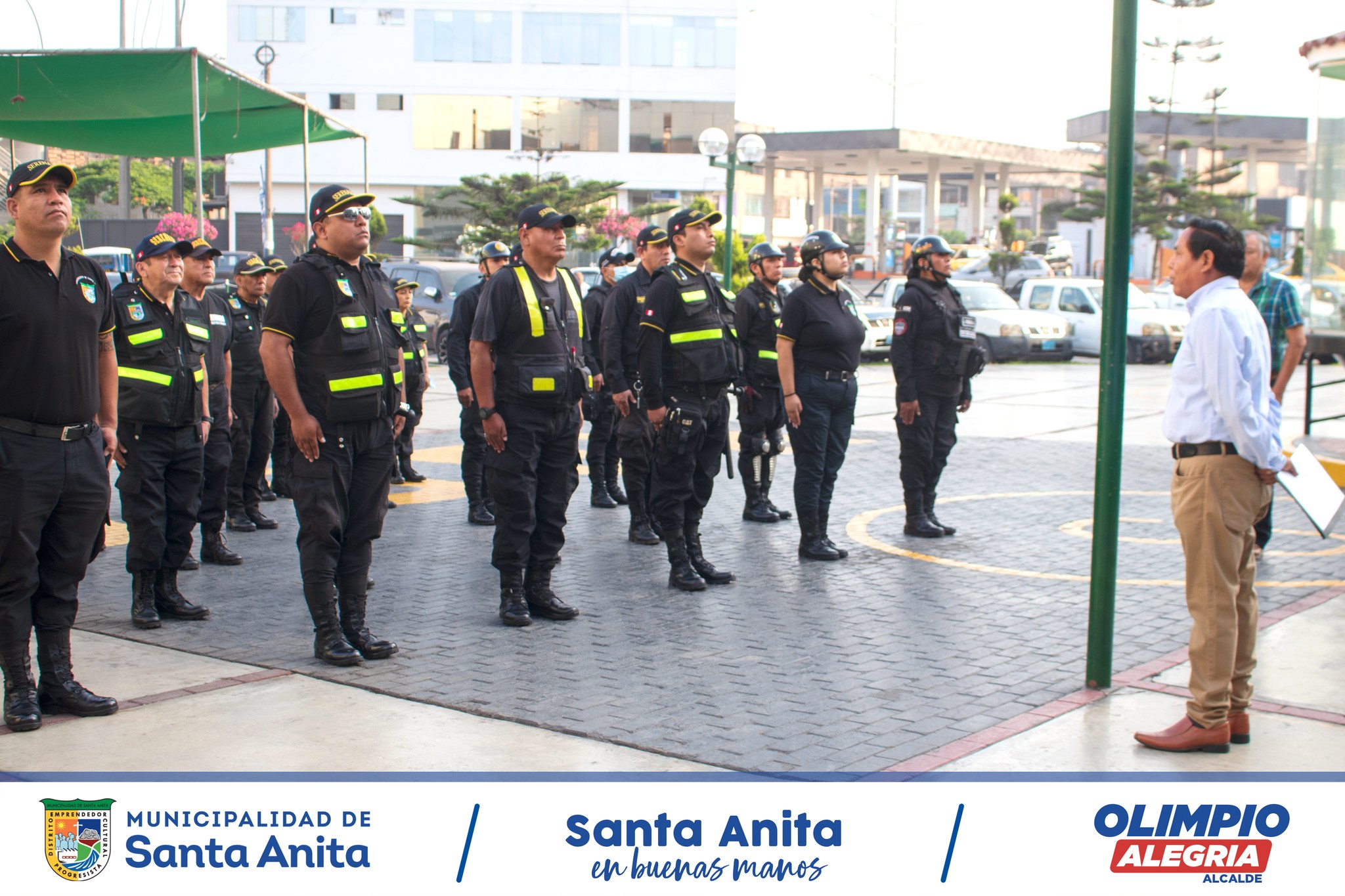 Nuestro alcalde #OlimpioAlegría reconoce la buena labor del personal de #Serenazgo al haber participado en la captura de presuntos delincuentes que perturbaban la paz de nuestros vecinos #Santanitenses