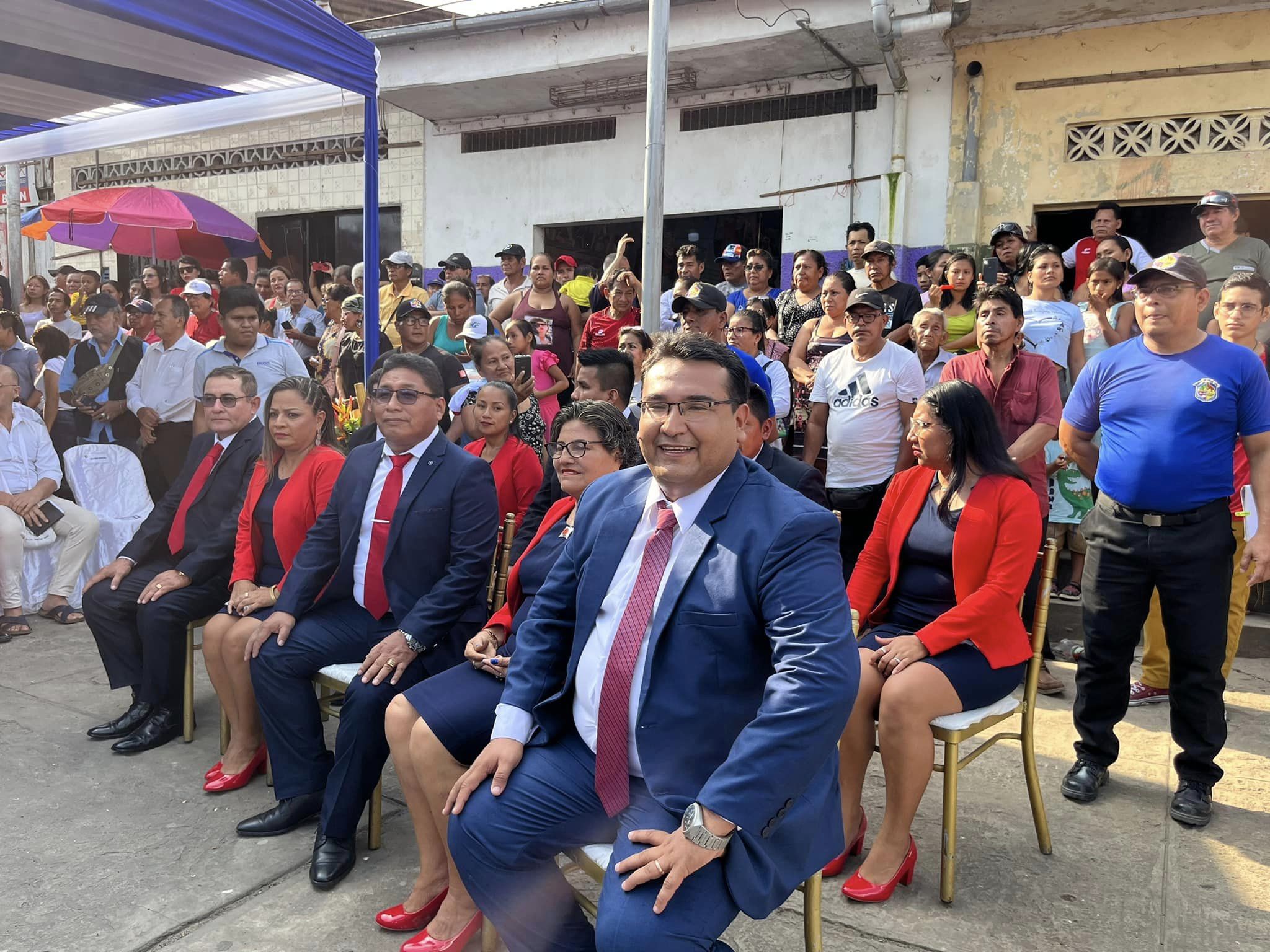 En compañía del pueblo belenino y con mucha algarabía se llevó a cabo la ceremonia de Juramentación del Concejo Municipal del Distrito de Belén periodo 2023 - 2026 en la Plazuela de Belén Zona baja, donde el CPC. Cesar Vidaurre Floridas juramentó como nuevo alcalde del distrito de Belén, y como deferencia especial su señora madre Norma Floridas, le hizo entrega del varayoc.
