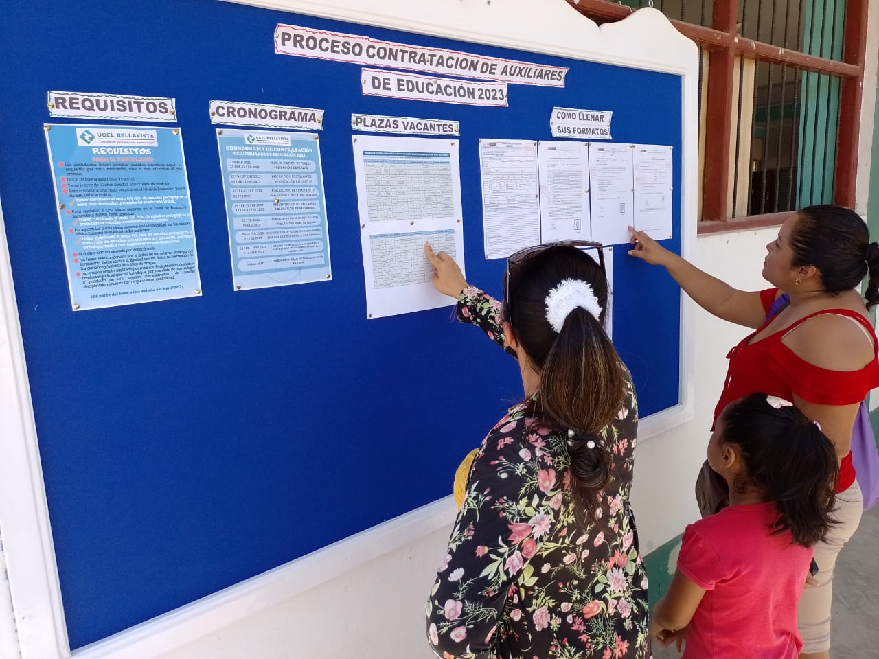 Postulantes al proceso de contratación de auxiliares de educación en la UGEL Bellavista.