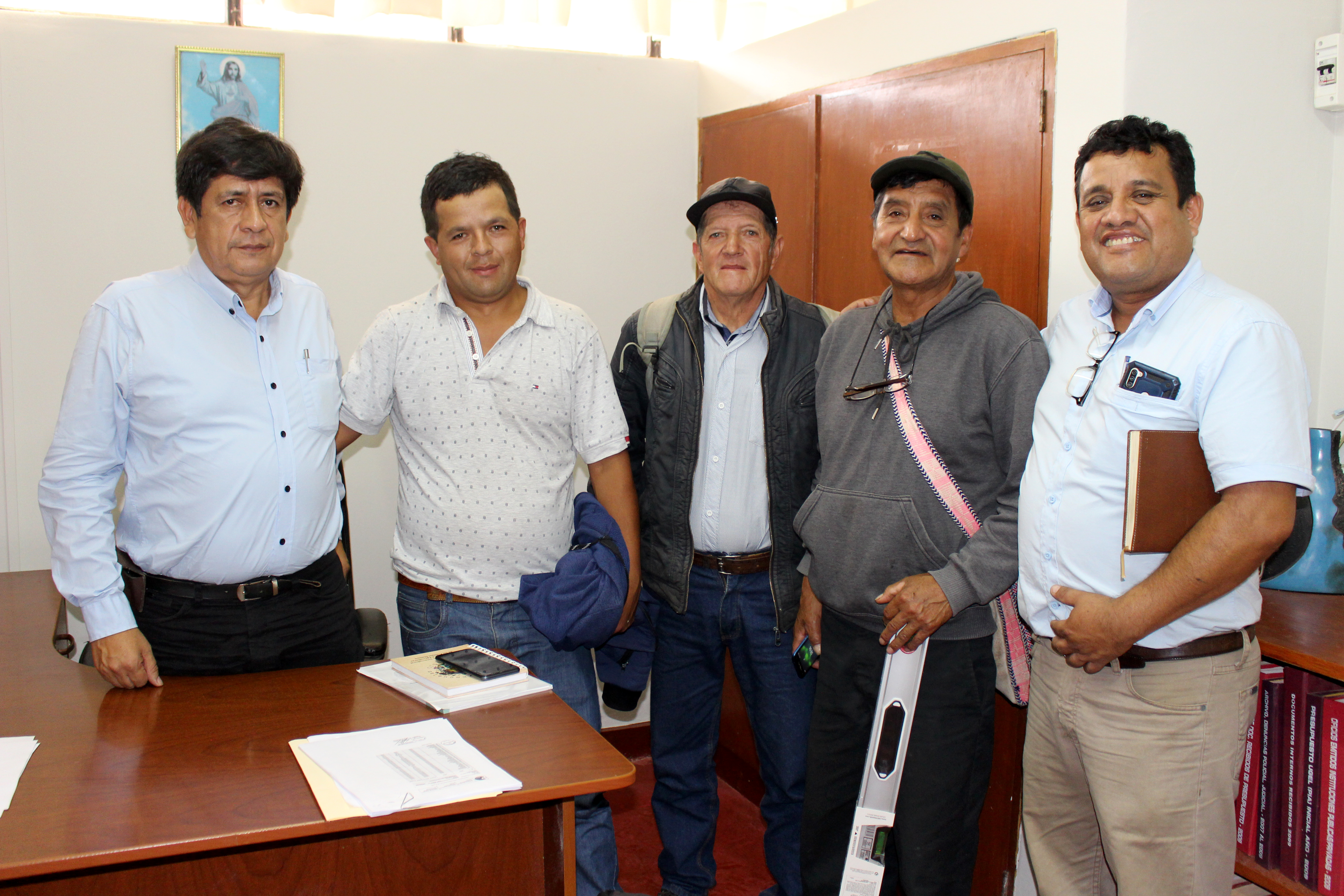 Más de 100 estudiantes de primaria y secundaria se beneficiaran con esta gestión.