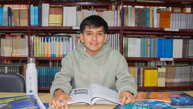Talento de Beca 18 en la biblioteca de su universidad