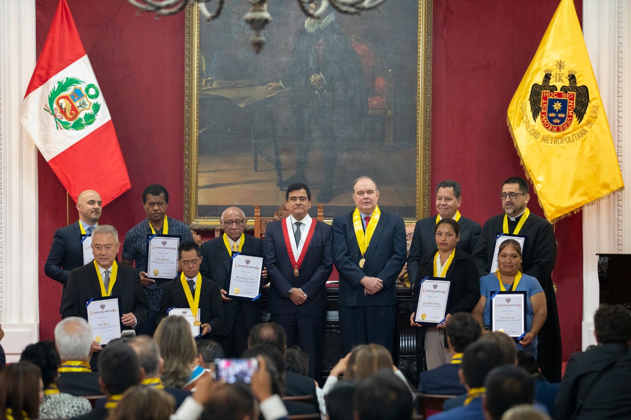 Municipalidad metropolitana de Lima reconoce personalidades por su contribución con la ciudad