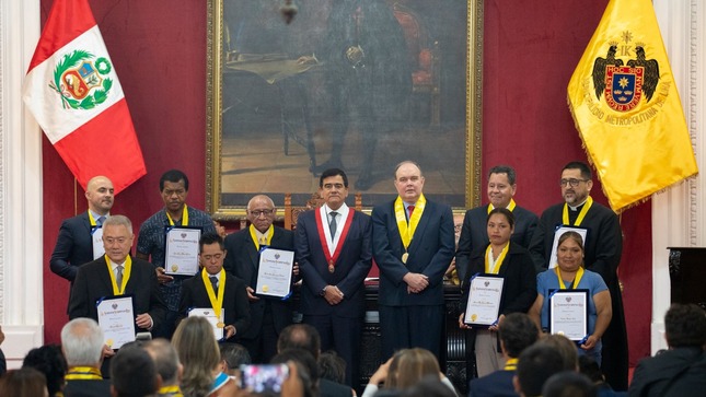 Municipalidad metropolitana de Lima reconoce personalidades por su contribución con la ciudad