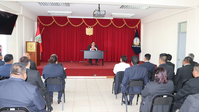 Foto de reunión con personal de Seguridad.