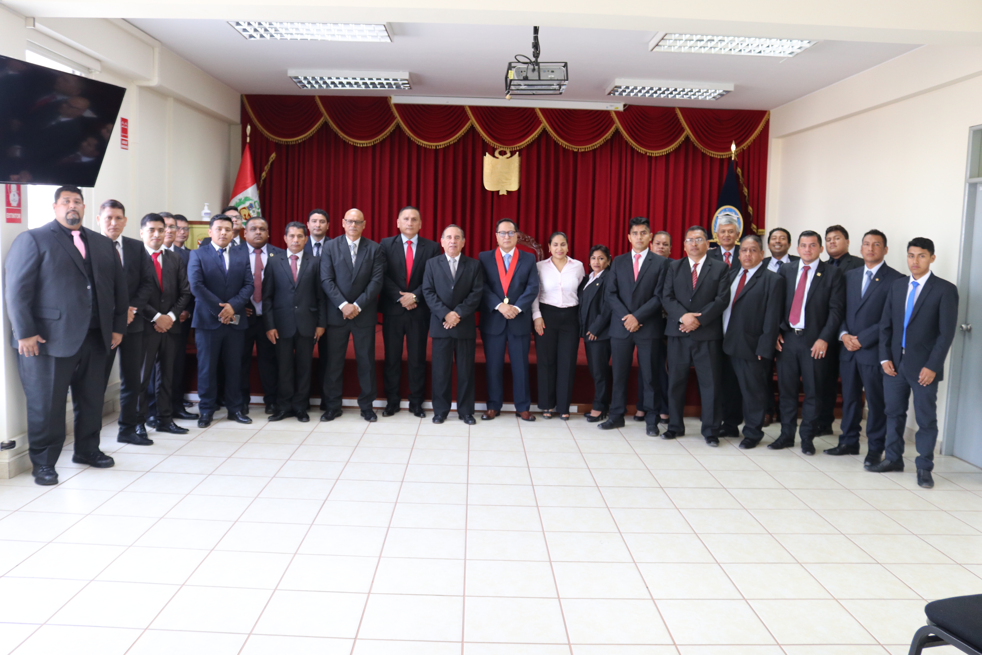 Foto de reunión con personal de Seguridad.