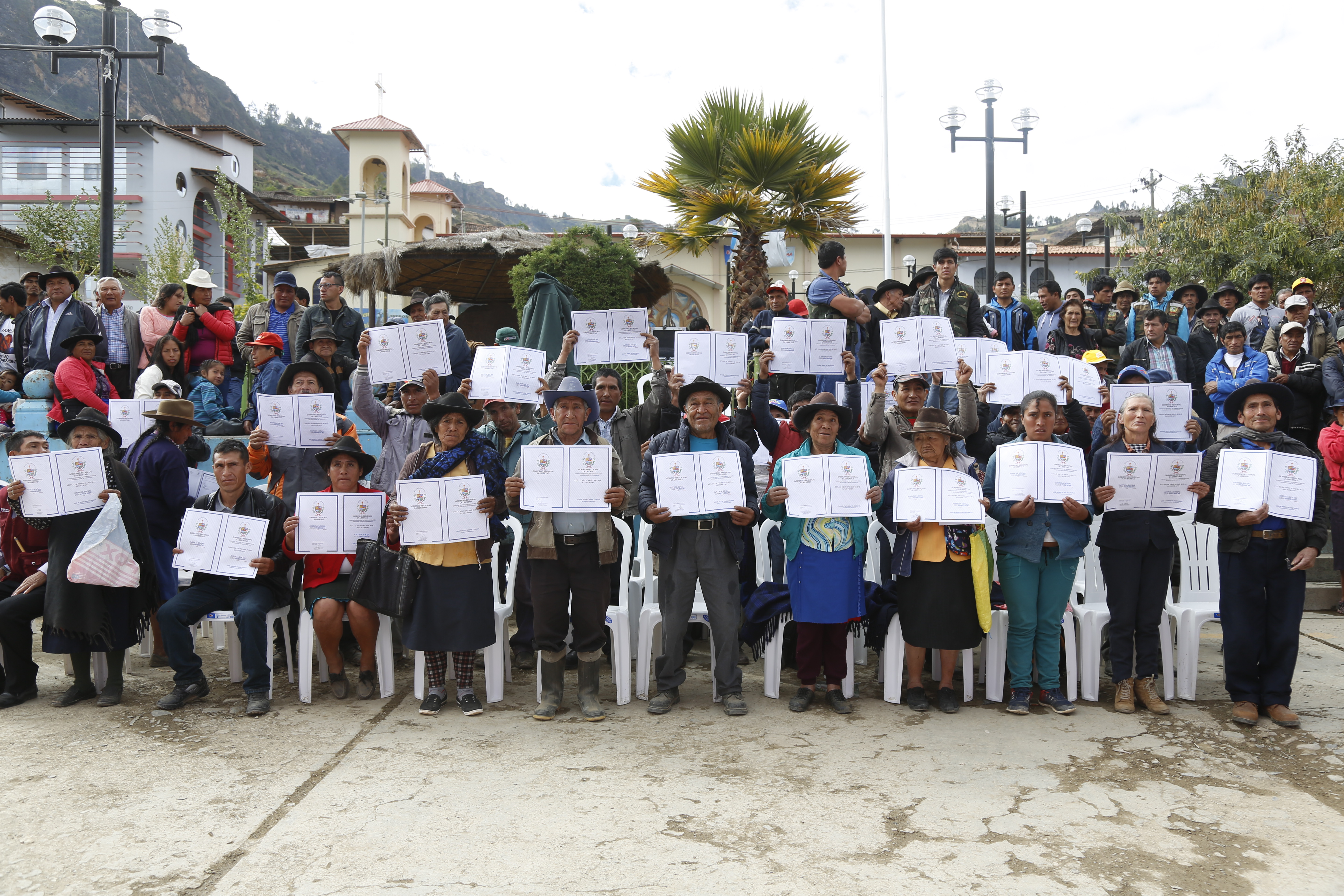 Agricultores con títulos de propiedad