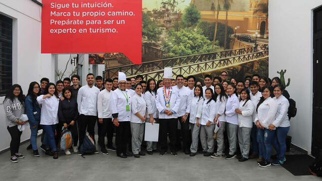 Chef sur coreano, Lee Young Ho, presenta clase magistral en CENFOTUR