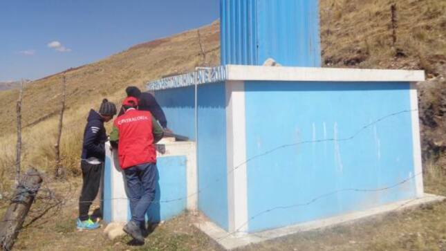 Contraloría advierte limitado monitoreo de los sistemas de agua potable en las zonas rurales de Huancavelica
