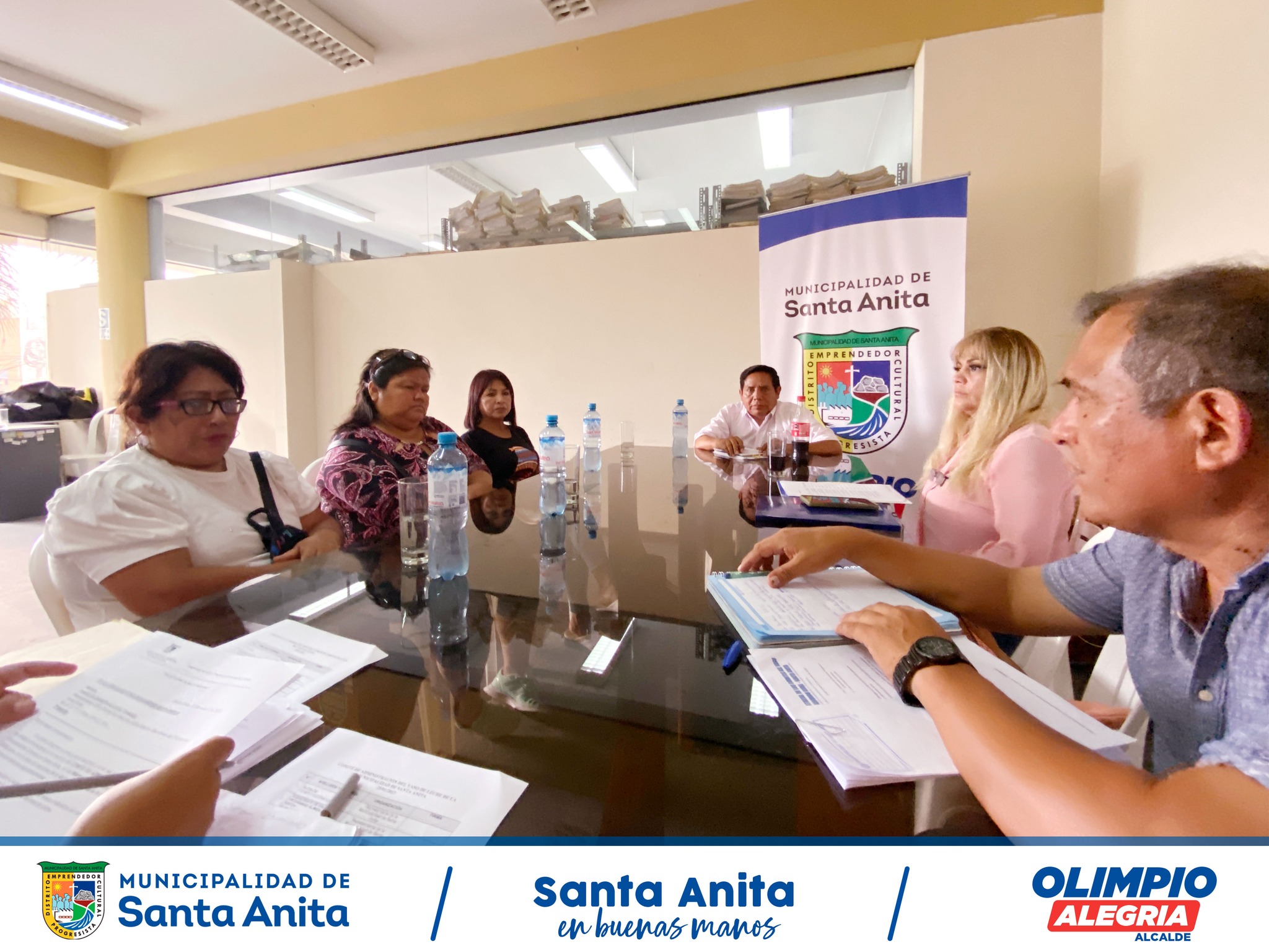 Nuestro alcalde Olimpio Alegría sostuvo la primera reunión con el comité de vaso de leche, donde se comprometió a dar agilidad a los procesos de raciones del programa de vaso de leche en favor de nuestros vecinos #Santanitenses.