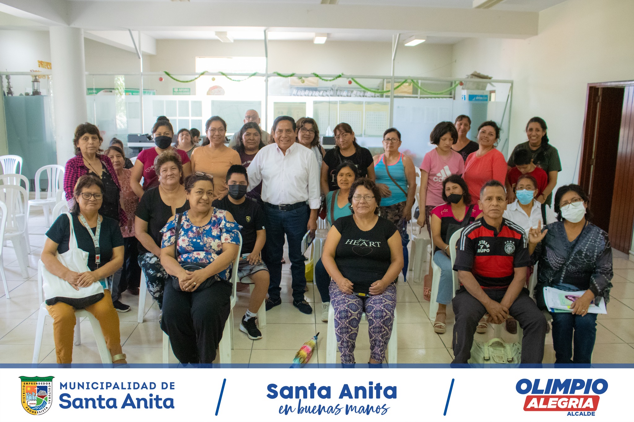 Está mañana la Asoc. De Madres Cuidadoras “Amigos con Alegría”, en compañía de nuestro Alcalde Olimpio Alegría mantuvieron una reunión con el objetivo de comprometerse en trabajar en conjunto para el bienestar de nuestros niños #Santanitenses con discapacidad.