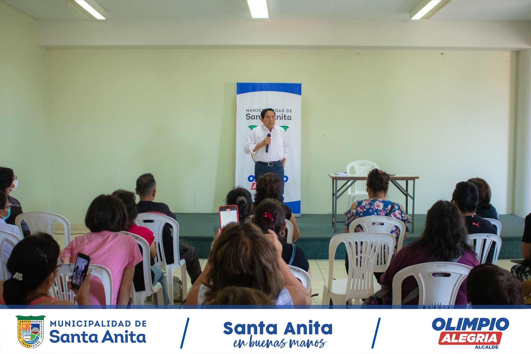 Está mañana la Asoc. De Madres Cuidadoras “Amigos con Alegría”, en compañía de nuestro Alcalde Olimpio Alegría mantuvieron una reunión con el objetivo de comprometerse en trabajar en conjunto para el bienestar de nuestros niños #Santanitenses con discapacidad.