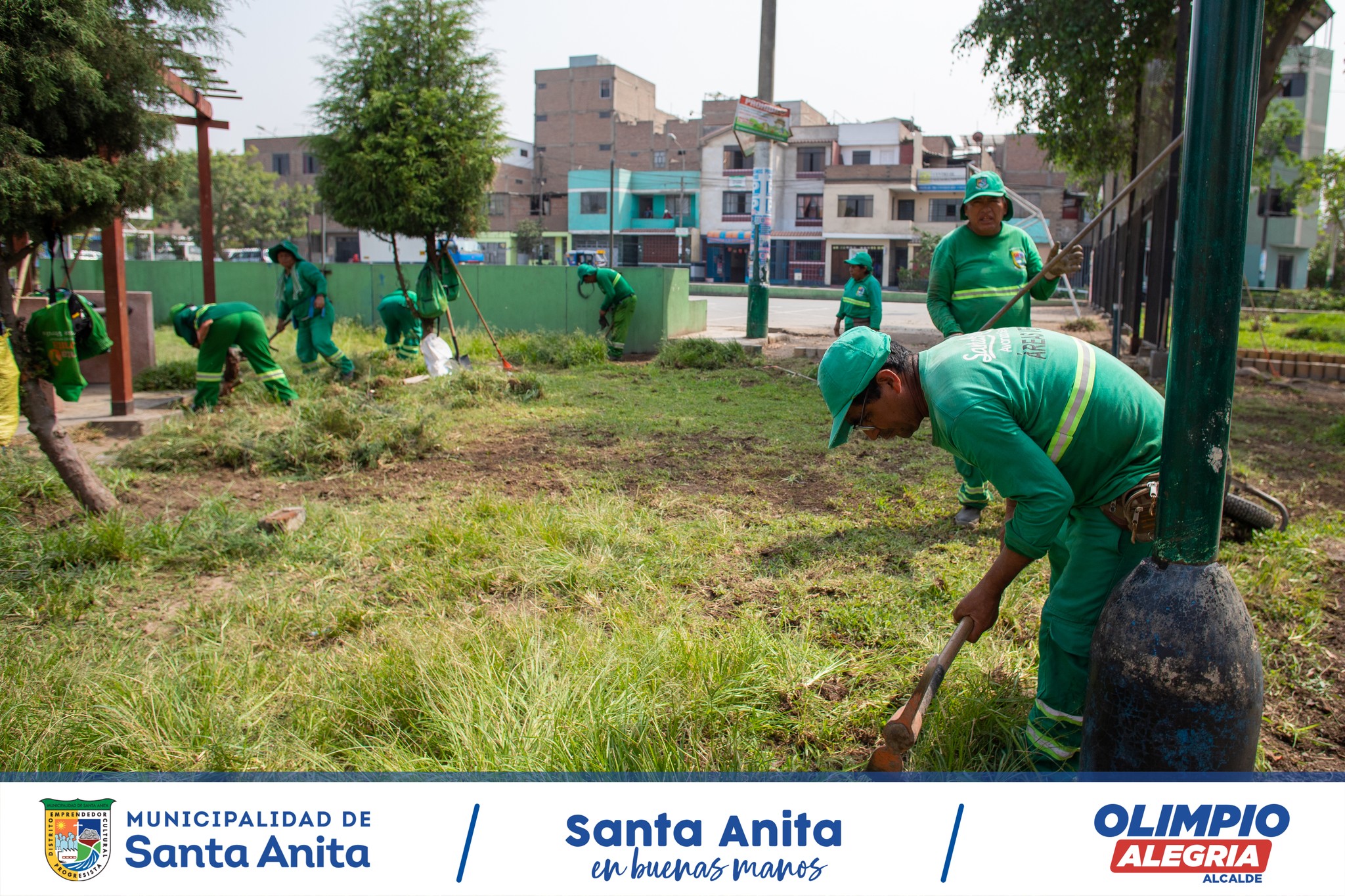 Esta mañana el personal de la municipalidad realizo trabajos de recuperación de áreas verdes del Parque N° 1 “San Carlos”.
Se efectuó limpieza y recojo de maleza, se renovó césped entre otras labores