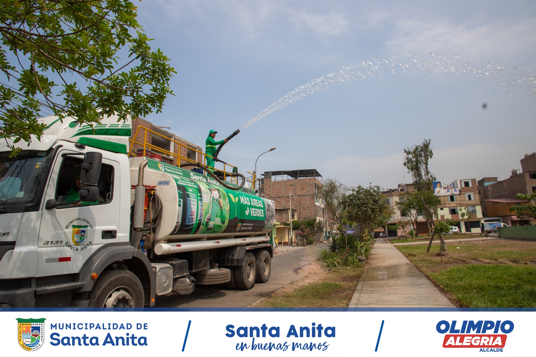 Esta mañana el personal de la municipalidad realizo trabajos de recuperación de áreas verdes del Parque N° 1 “San Carlos”.
Se efectuó limpieza y recojo de maleza, se renovó césped entre otras labores