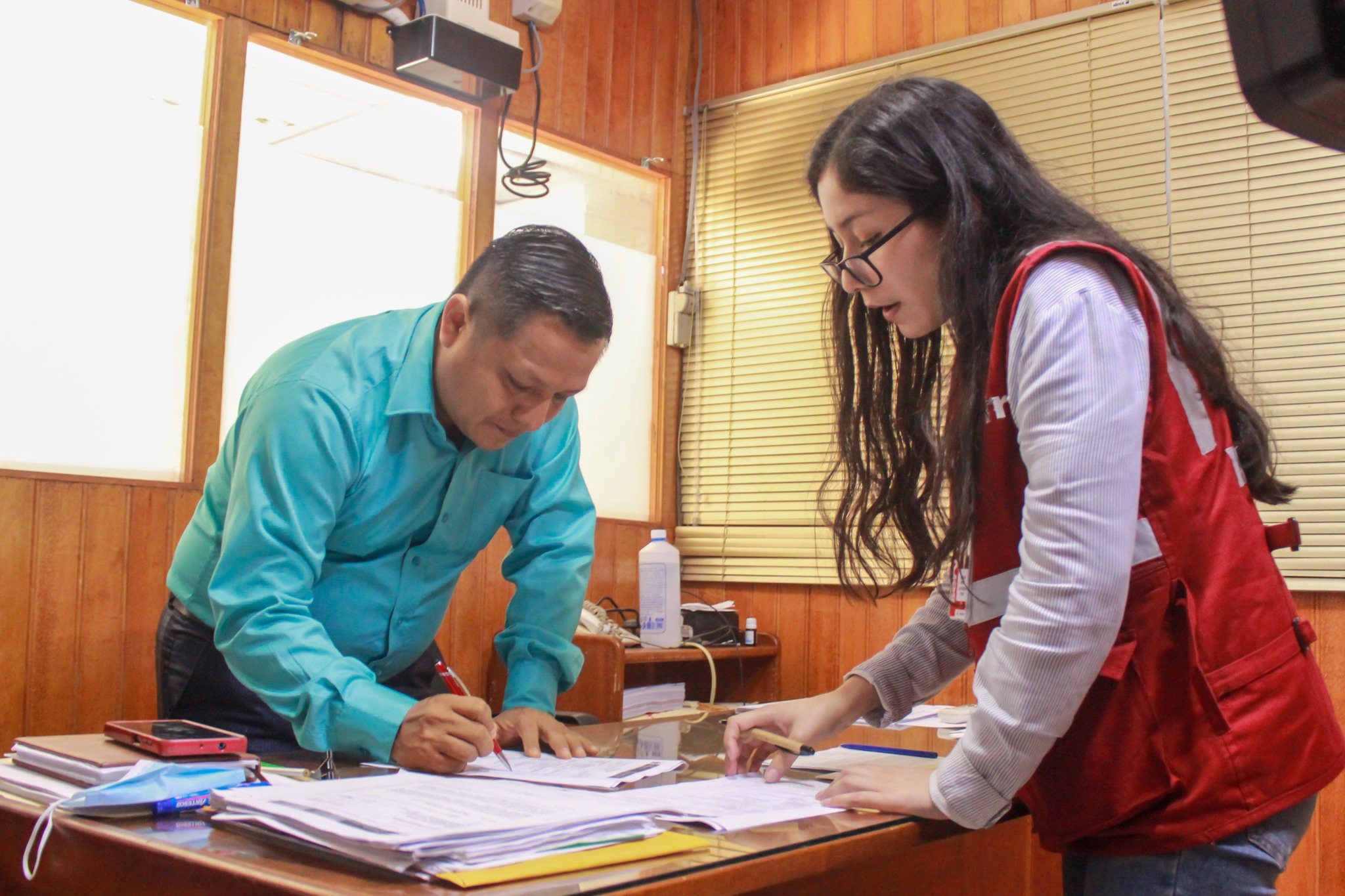 El gerente regional de recursos humanos del gobierno regional de Loreto, Moisés Zarmiento Guedes sostuvo una importante reunión con el equipo de supervisión de SERVIR