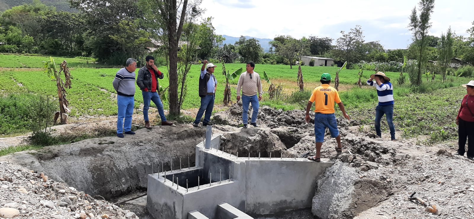 El alcalde distrital Manuel Villar Romero, visitó la captación del Sistema de agua en La Isla que beneficia a los caseríos Malcas, Porvenir, La Merced y Huayo, obra que es Gestionada por dichas comunidades.