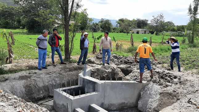El alcalde distrital Manuel Villar Romero, visitó la captación del Sistema de agua en La Isla que beneficia a los caseríos Malcas, Porvenir, La Merced y Huayo, obra que es Gestionada por dichas comunidades.