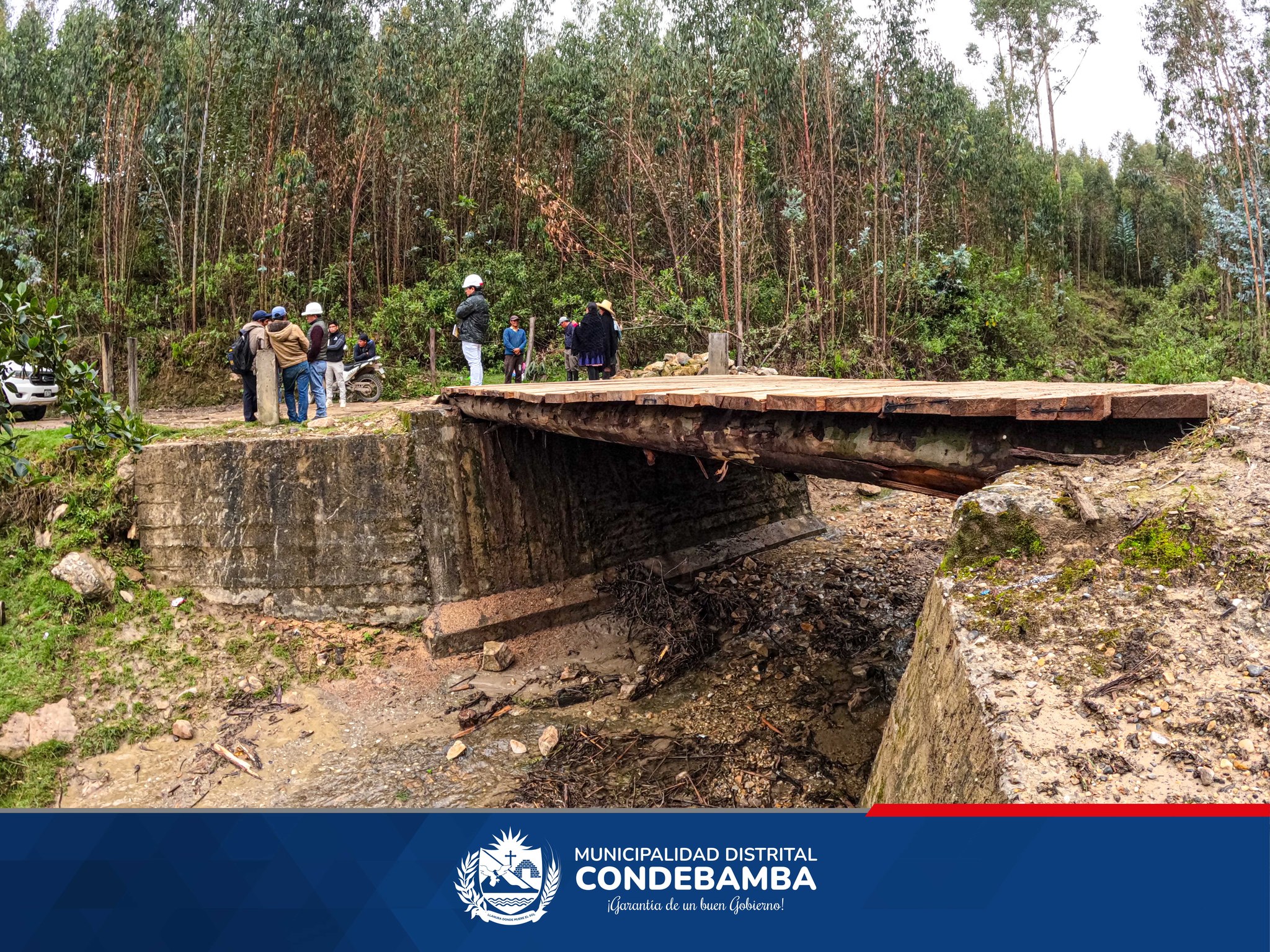El pasado lunes el puente del rio Challuagon que conecta al Caserío de La Pólvora había colpasado, dejando incomunicados a los pobladores de dicho lugar, por lo que, la gestión municipal liderada por el alcalde Manuel Villar Romero, se dirigió con el equipo de la Subgerencia de Infraestructura para evaluar los daños y actuar de manera inmediata.