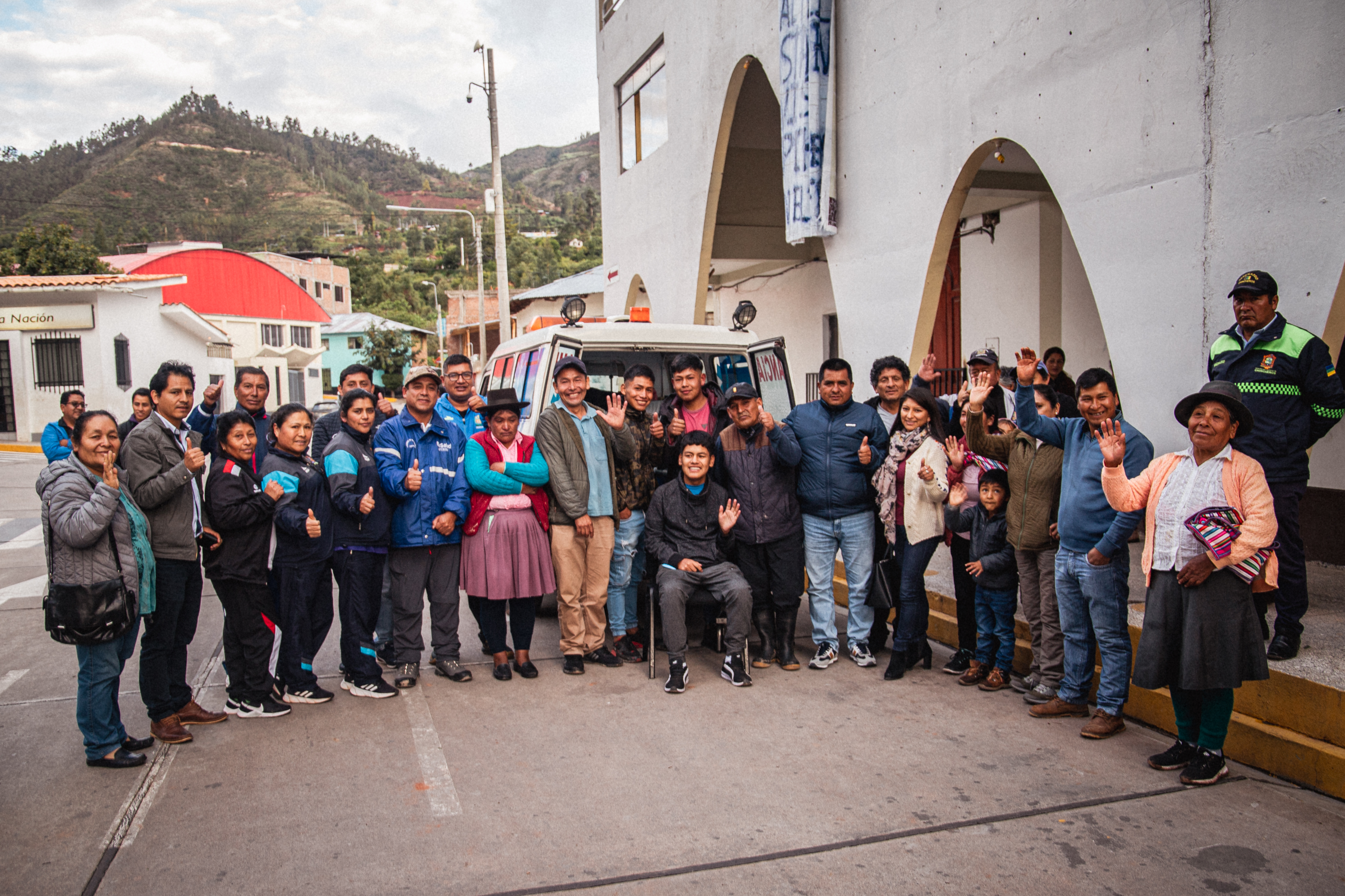 Alcalde provincial Gustavo en compañía de representantes de las distintas instituciones de la provincia de Chincheros, realizaron la recepción de llegada de Gary Quispe Navarro.