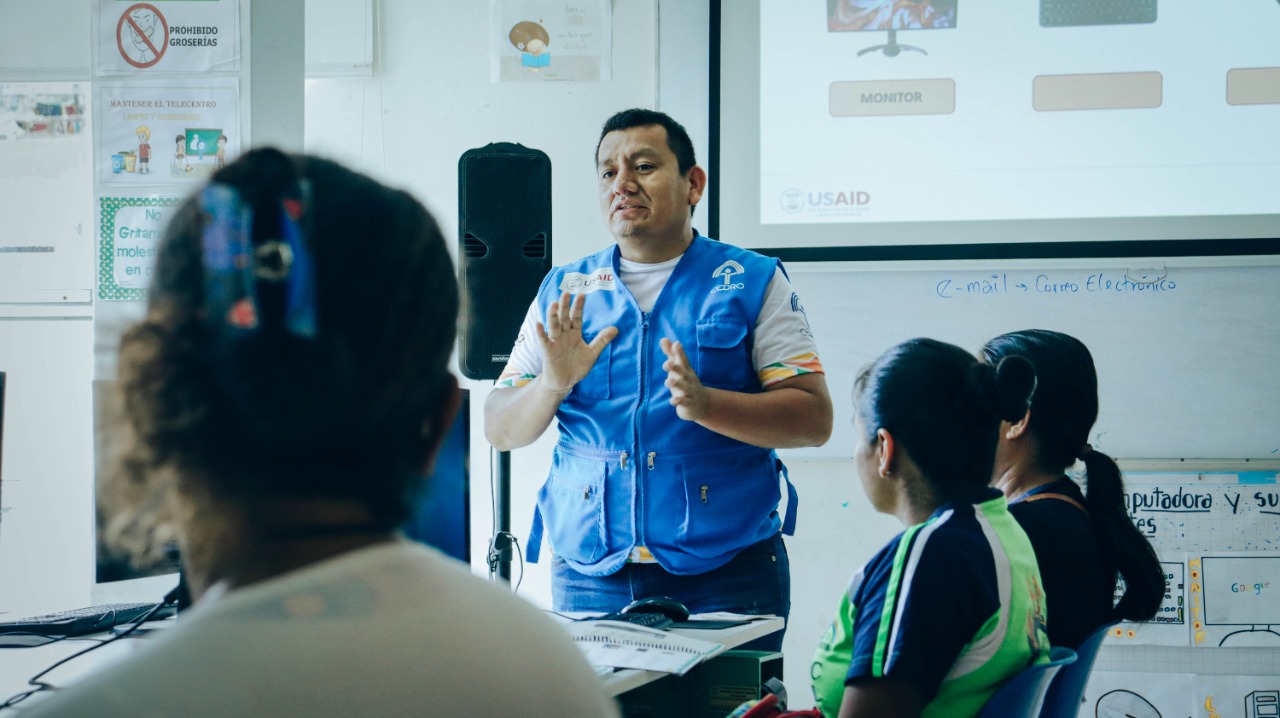 Nunca es tarde para aprender, los ciudadanos de Las Palmas ya estan de la mano con las TIC's.