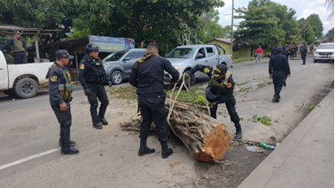 Ucayali: liberan seis puntos de la carretera Federico Basadre que estaban bloqueados por manifestantes