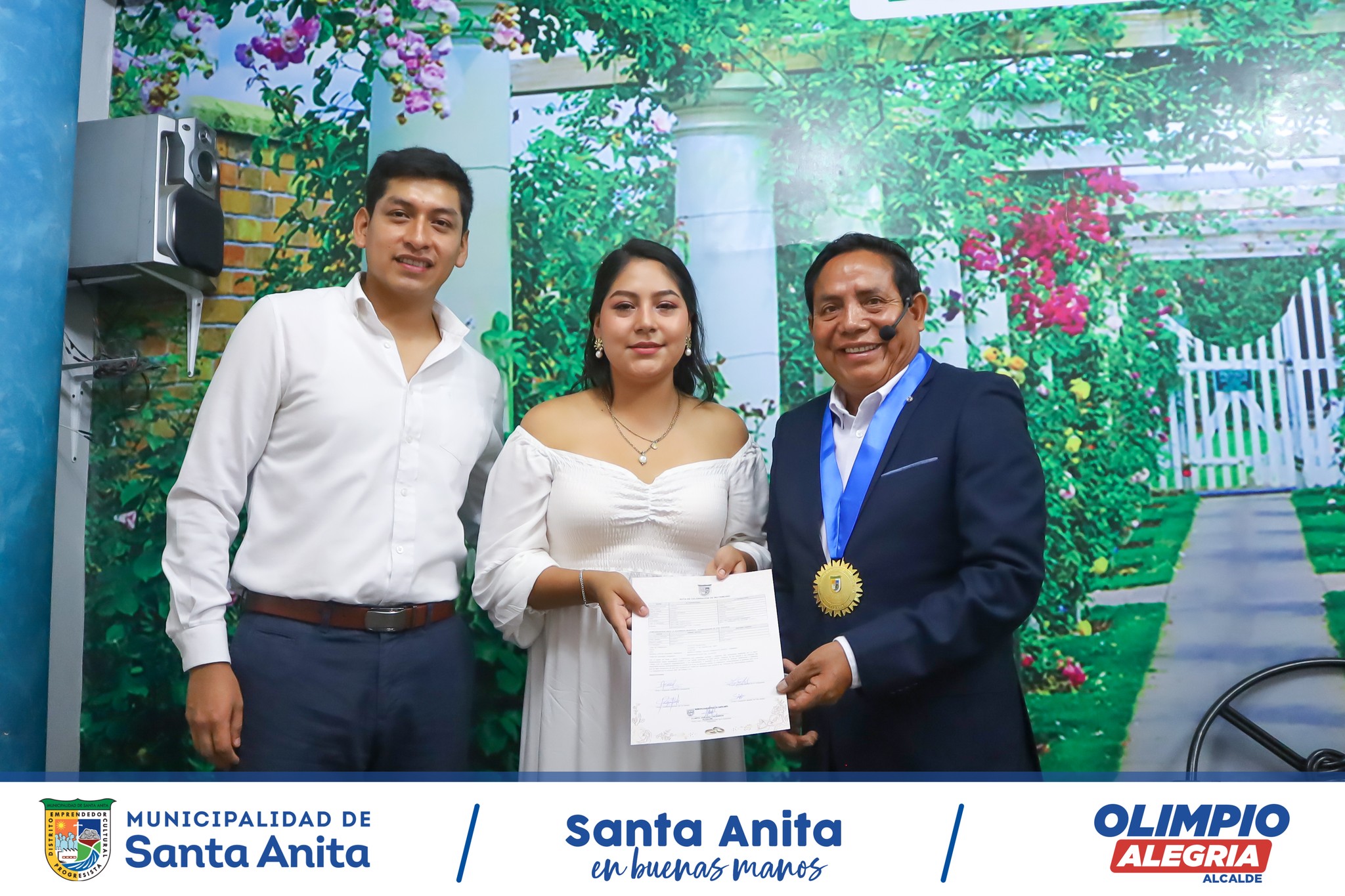 Nuestro alcalde Olimpio Alegría unió en matrimonio civil a una pareja joven #Santanitense, se declararon y consolidaron su amor eterno en compañía de sus familias.
#SiempreUnidos
#SantaAnitaEnBuenasManos