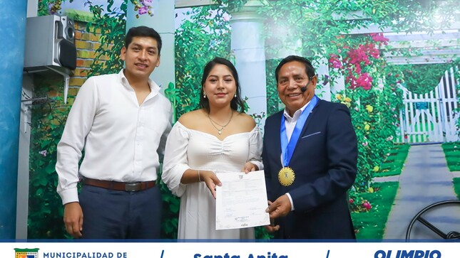 Nuestro alcalde Olimpio Alegría unió en matrimonio civil a una pareja joven #Santanitense, se declararon y consolidaron su amor eterno en compañía de sus familias. 
#SiempreUnidos 
#SantaAnitaEnBuenasManos